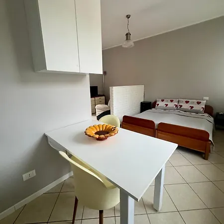Casa Tito - Accogliente Monolocale A Due Passi Dalla Stazione * Cesano Maderno